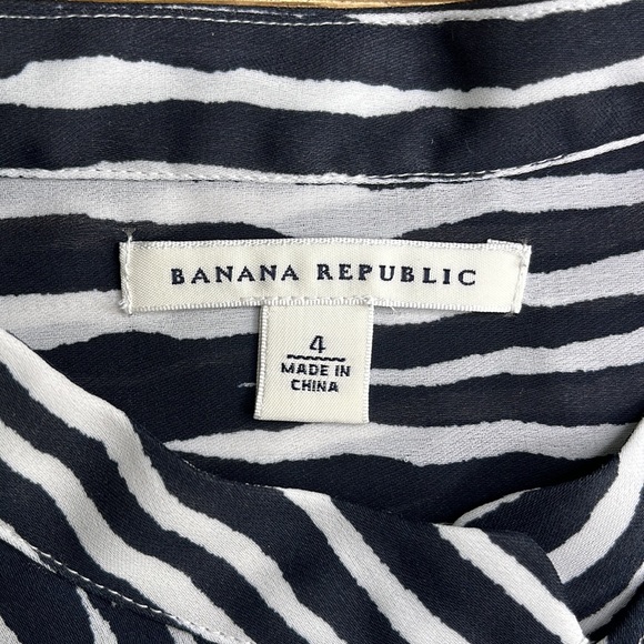 BANANA REPUBLIC SLEEVELESS TUNIC BLOUSE - Picture 5 of 6